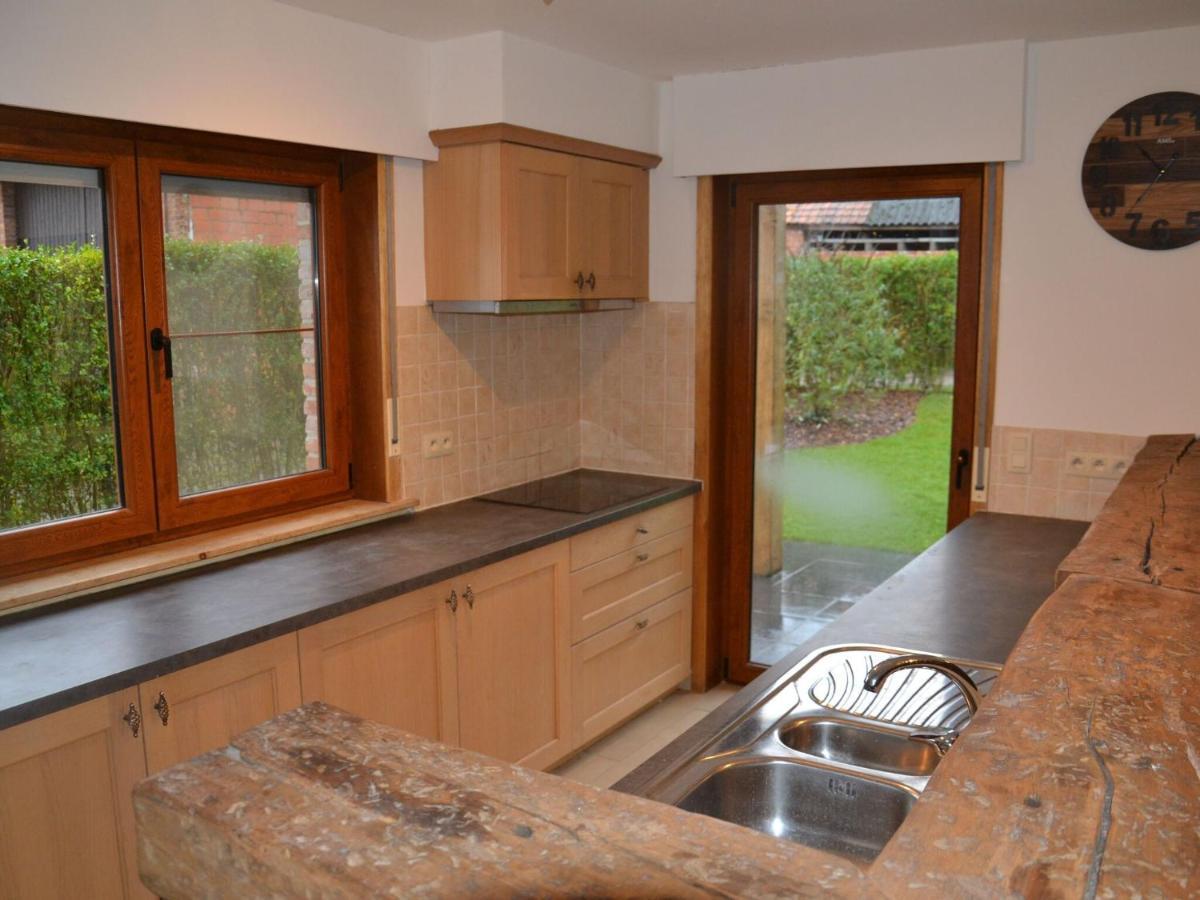 Welcoming Villa In Puivelde With Terrace Garden Barbeque Bagian luar foto