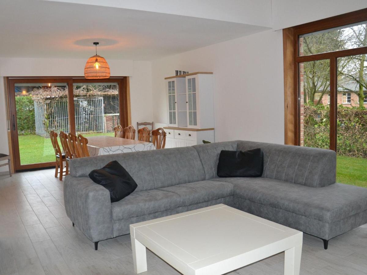 Welcoming Villa In Puivelde With Terrace Garden Barbeque Bagian luar foto