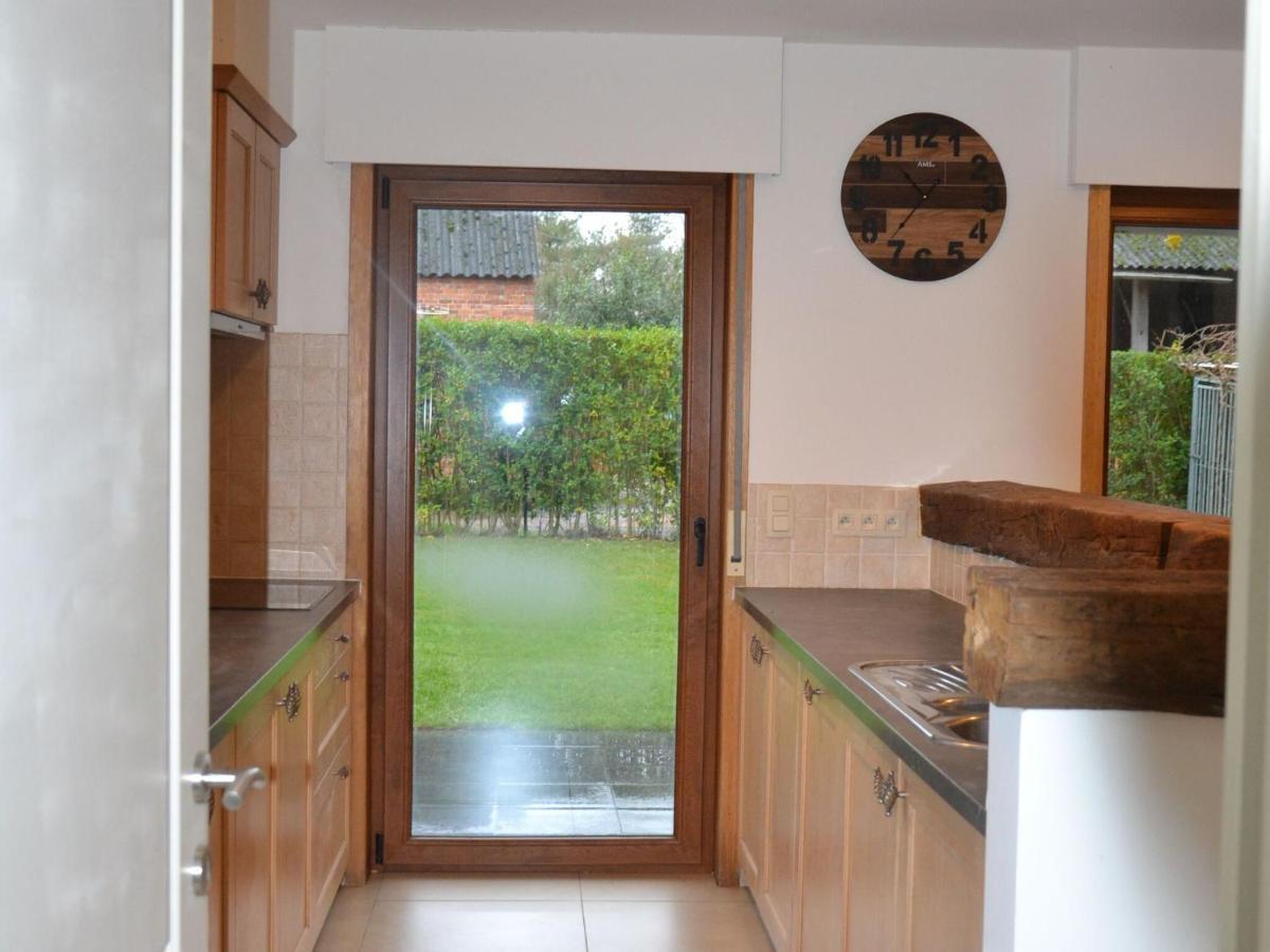 Welcoming Villa In Puivelde With Terrace Garden Barbeque Bagian luar foto