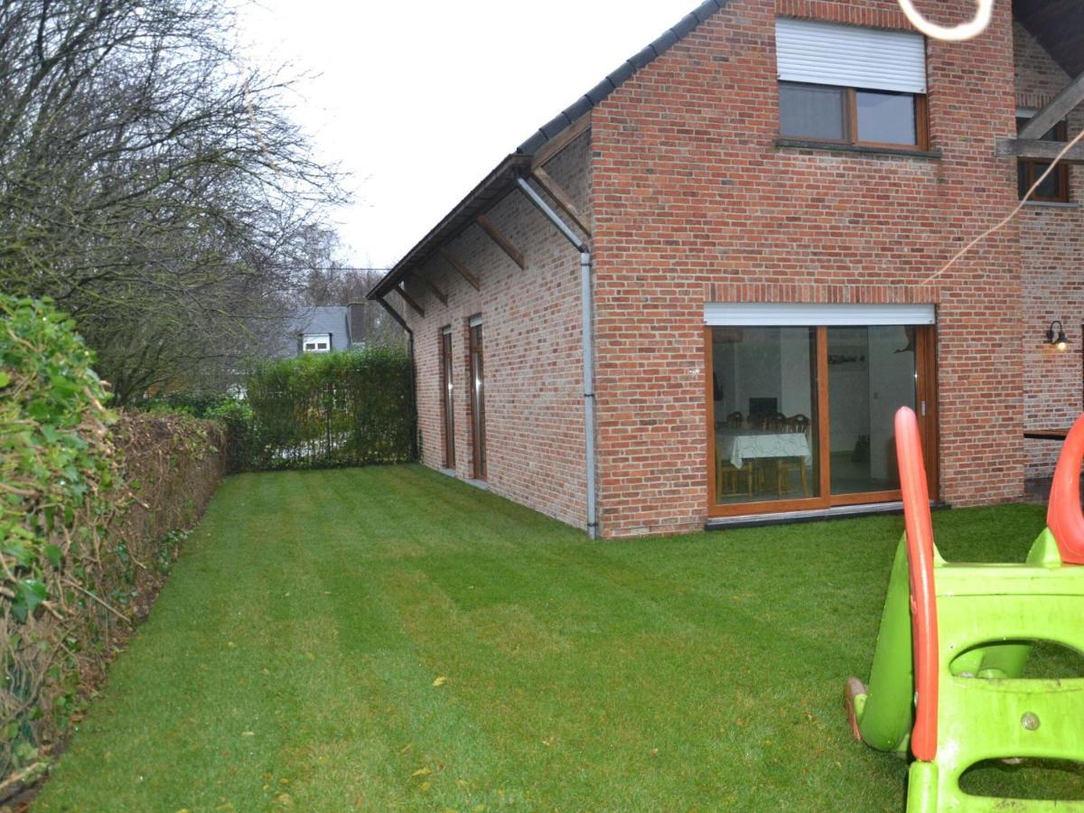 Welcoming Villa In Puivelde With Terrace Garden Barbeque Bagian luar foto