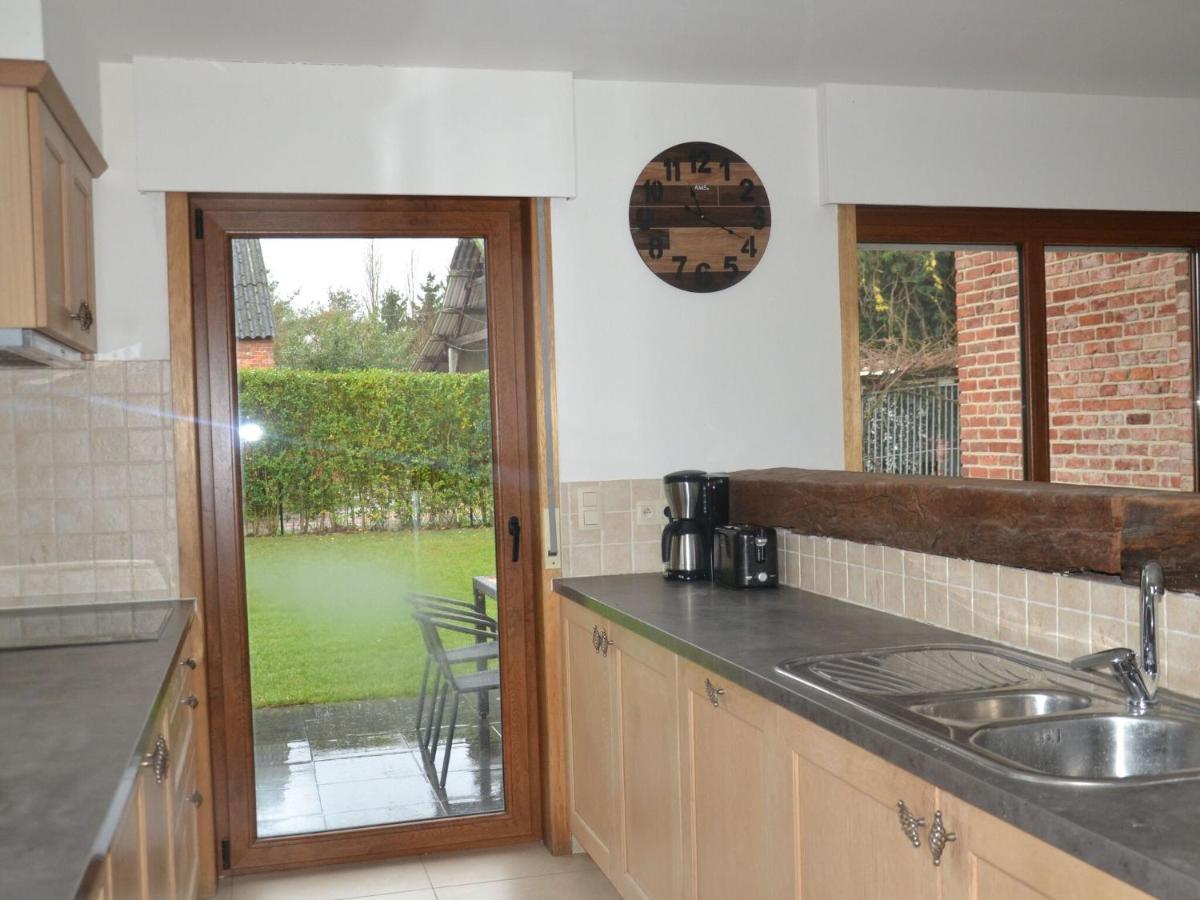 Welcoming Villa In Puivelde With Terrace Garden Barbeque Bagian luar foto