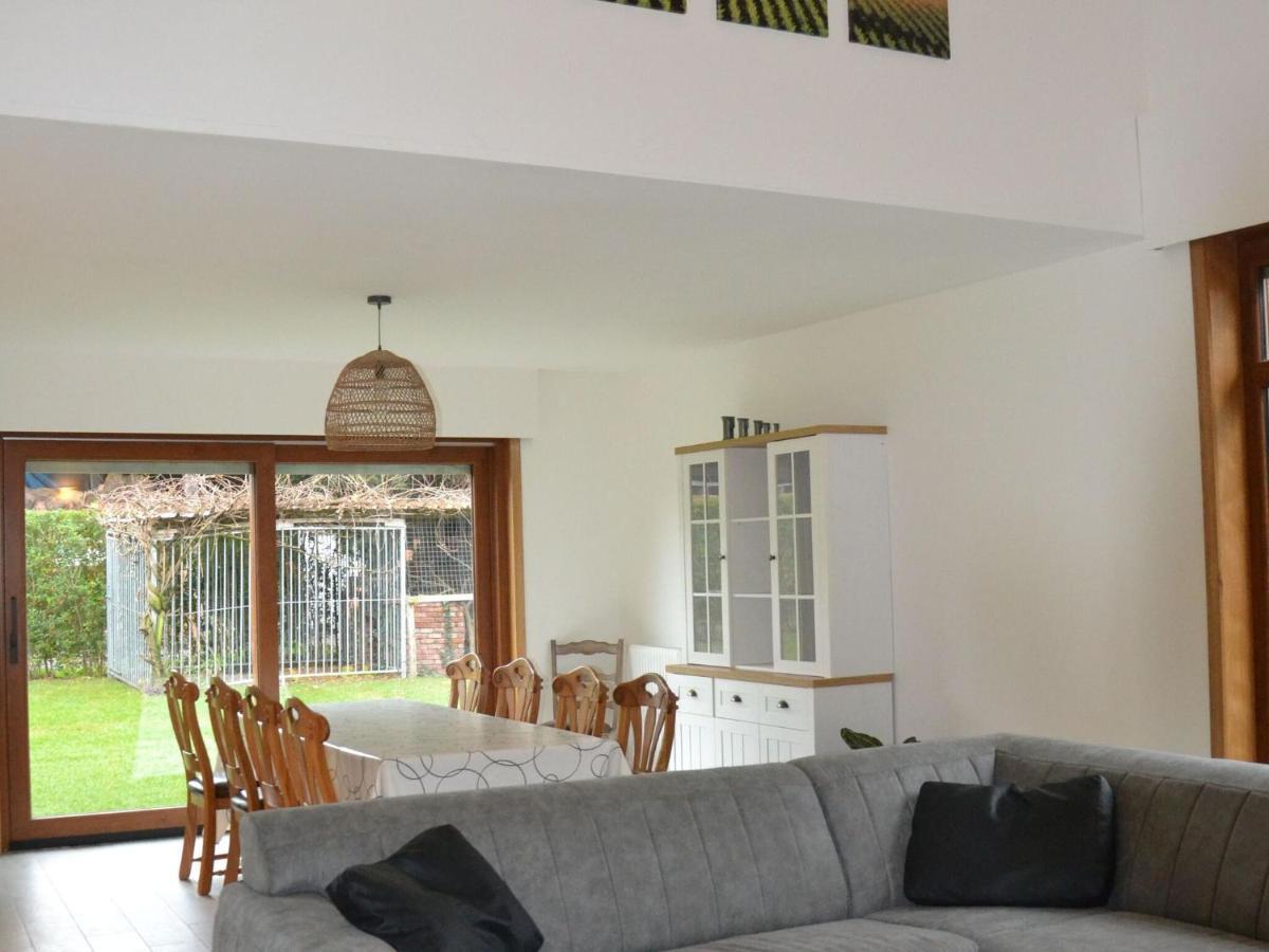 Welcoming Villa In Puivelde With Terrace Garden Barbeque Bagian luar foto